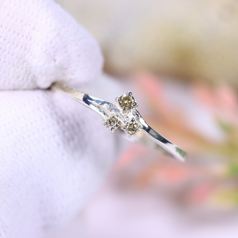 0.86g Natural Diamond Sterling Silver 925 Ring - Size US 5 - Total Diamond 0.07ct, 1047D: Ksmith Heritage Auctioneers Subject: Natural Diamond Ring (925)