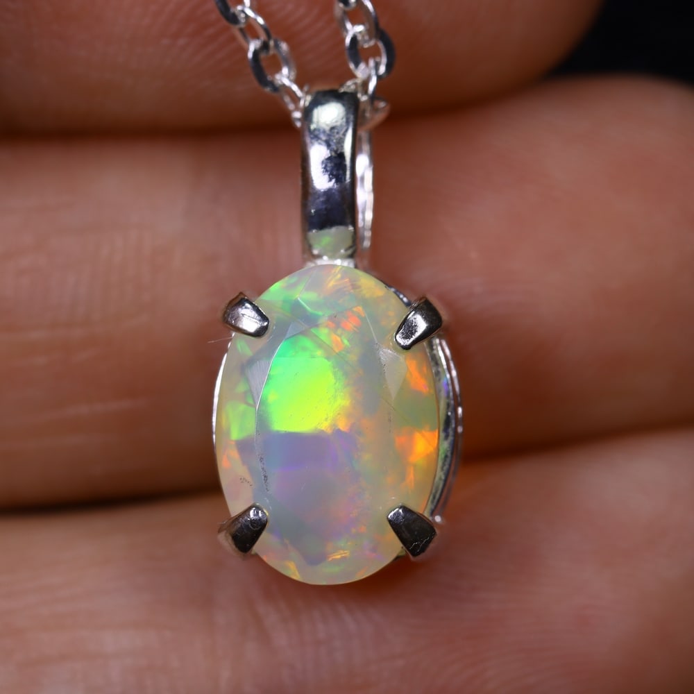 1.65g Natural Opal Stone Sterling Silver 925 Necklace (Pendant with Chain) , 1021E: Ksmith Heritage Auctioneers Subject: Natural Ethiopian Opal Necklace Origin: Ethiopia Pendant Dimension : 18x6mm (included clasp) Stone Dimension: 11x8mm Treatment: Natural Untrea