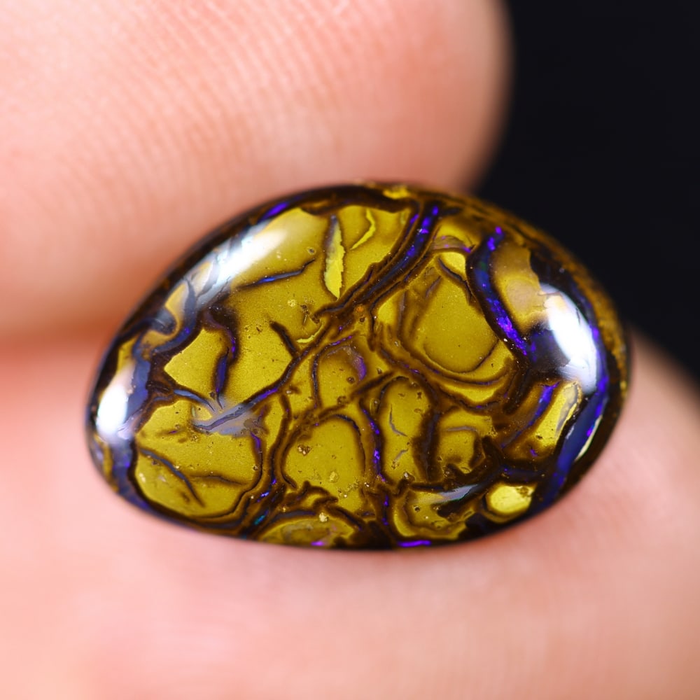 *3.64Ct Boulder Opal - Australian Opal , 253E: Ksmith Heritage Auctioneers Subject: Natural Boulder Opal Origin: Australia Carat Weight: 3.64Ct Dimension: 13.8x9.4x3 mm Treatment: Natural Untreated Type: Cabochon, Poli