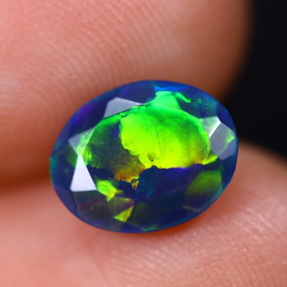 1.30Ct Welo Black Faceted Opal Polished - Ethiopian Opal , 931E: Ksmith Heritage Auctioneers Subject: Natural Ethiopian Welo Black Opal Origin: Ethiopia Carat Weight: 1.30Ct Dimension: 9.8x7.8x4 mm Treatment: Smoked Type: Faceted, Polis