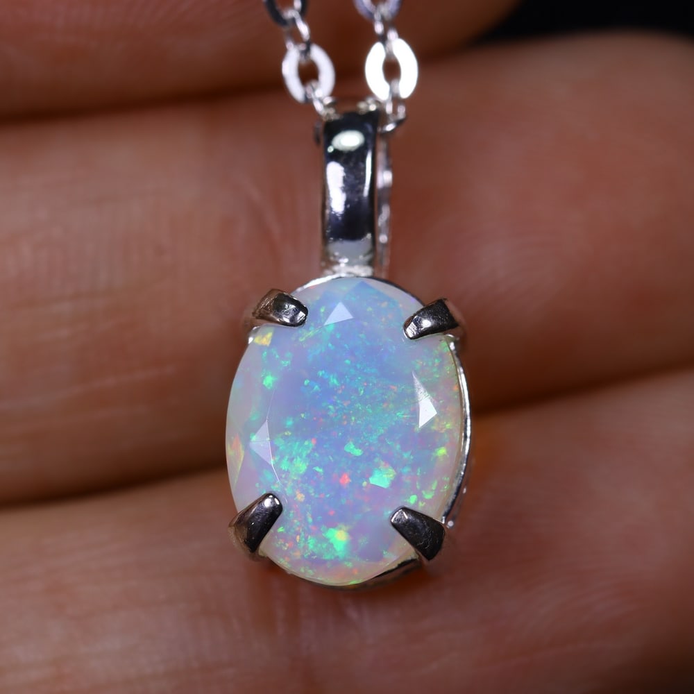 1.63g Natural Opal Stone Sterling Silver 925 Necklace (Pendant with Chain) , 1126E: Ksmith Heritage Auctioneers Subject: Natural Ethiopian Opal Necklace Origin: Ethiopia Pendant Dimension : 18x6mm (included clasp) Stone Dimension: 11x8mm Treatment: Natural Untrea