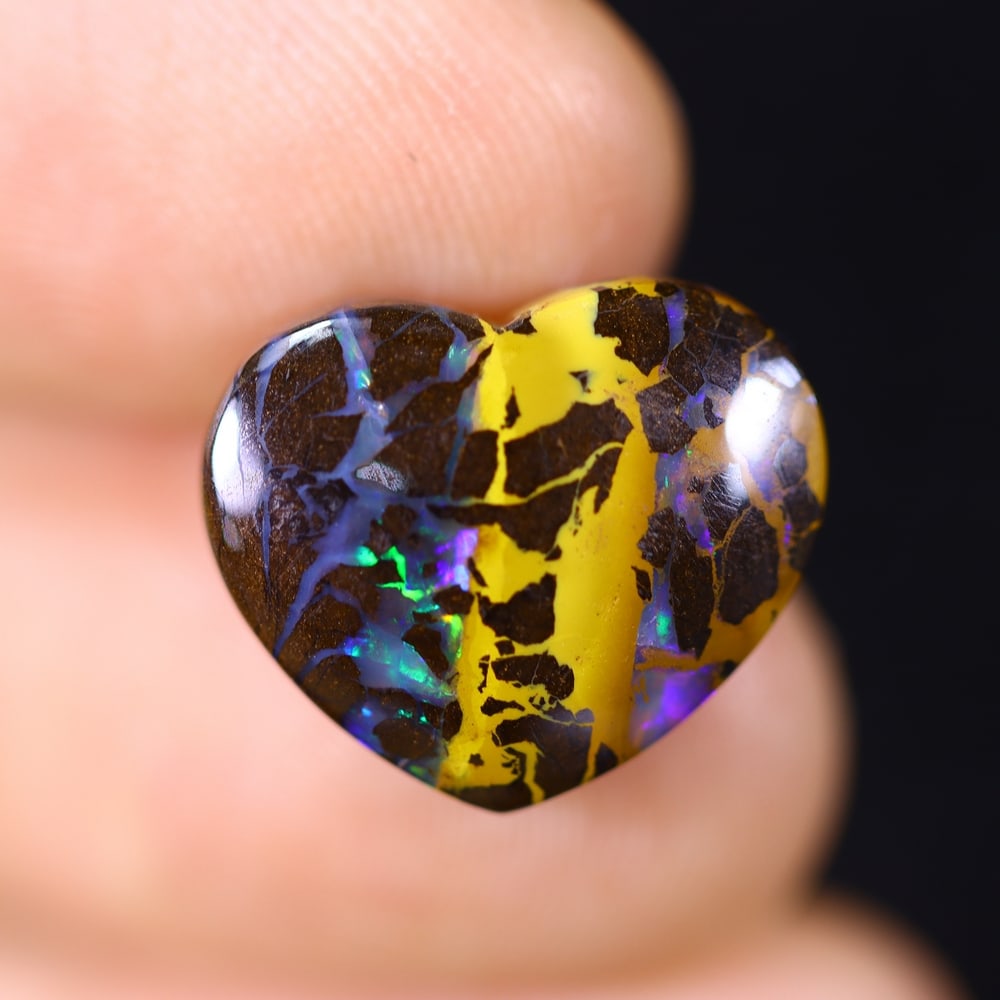 *7.84Ct Boulder Opal - Australian Opal, 162B: Ksmith Heritage Auctioneers Subject: Natural Boulder Opal Origin: Australia Carat Weight: 7.84Ct Dimension: 15x12.5x4.7 mm Treatment: Natural Untreated Type: Cabochon, Polished