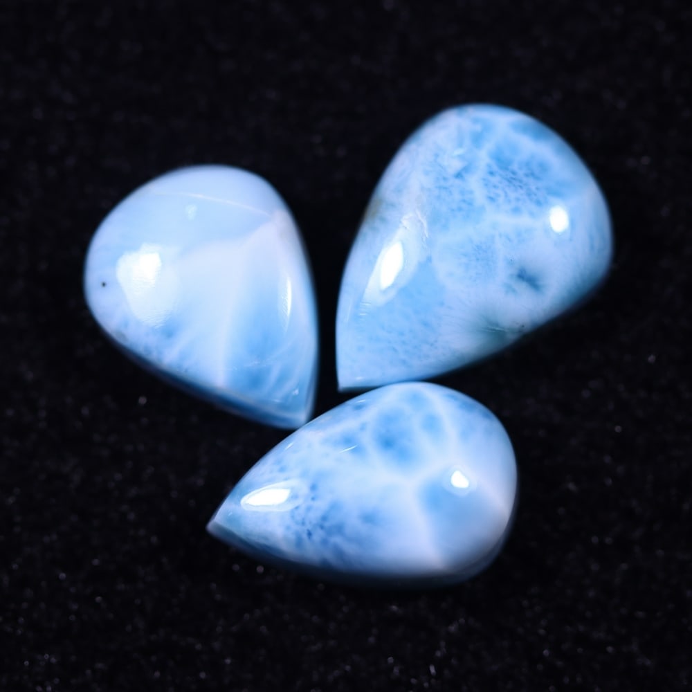 *24.62cts Natural Larimar Set - Polished Cabochon, 550B: Ksmith Heritage Auctioneers Subject: Natural Larimar Carat Weight: 24.62 cts Dimension: 16.8x12.1x5.8 mm Type: Cabochon, Polished