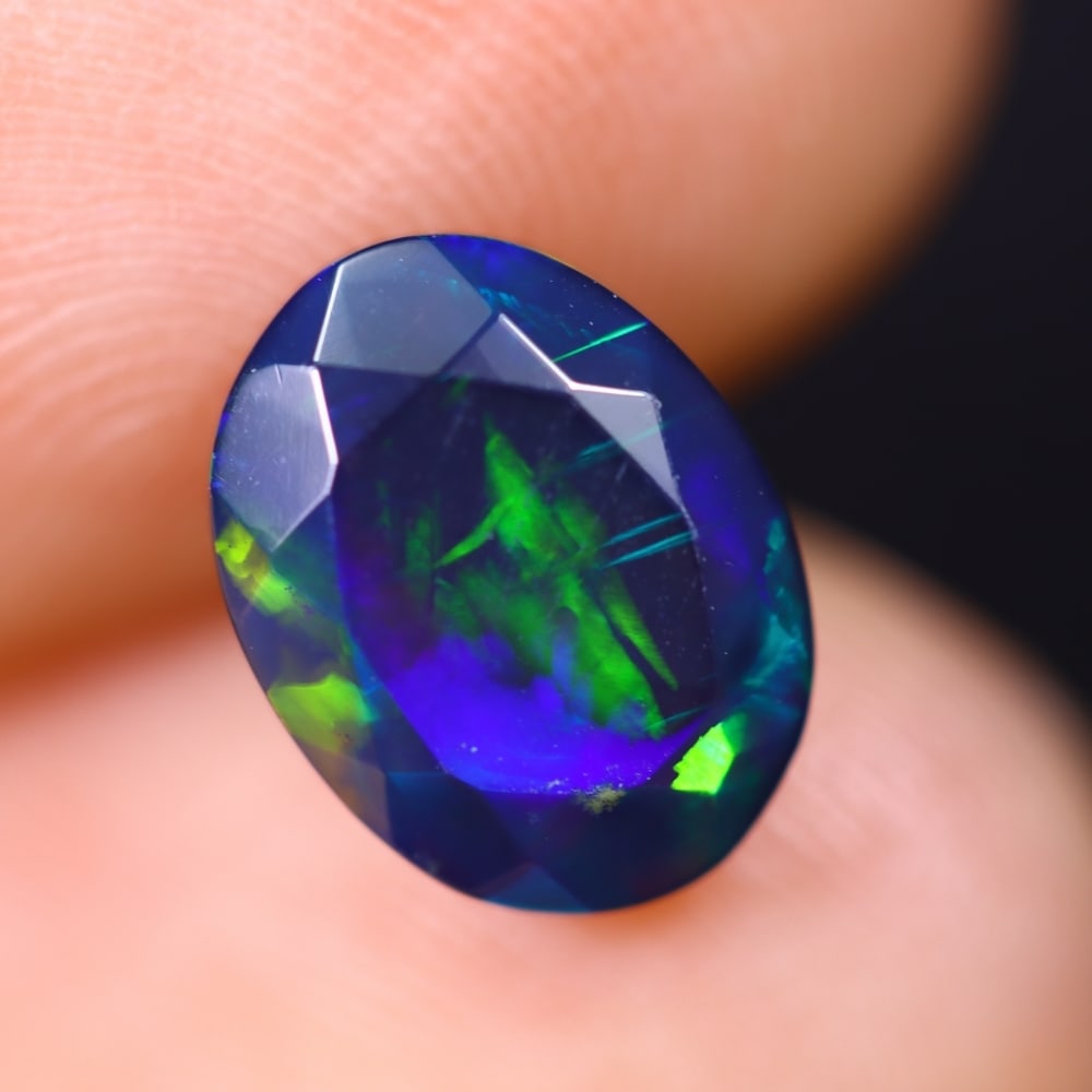 1.48Ct Welo Black Faceted Opal Polished - Ethiopian Opal , 893E: Ksmith Heritage Auctioneers Subject: Natural Ethiopian Welo Black Opal Origin: Ethiopia Carat Weight: 1.48Ct Dimension: 9.8x7.5x4.8 mm Treatment: Smoked Type: Faceted, Pol