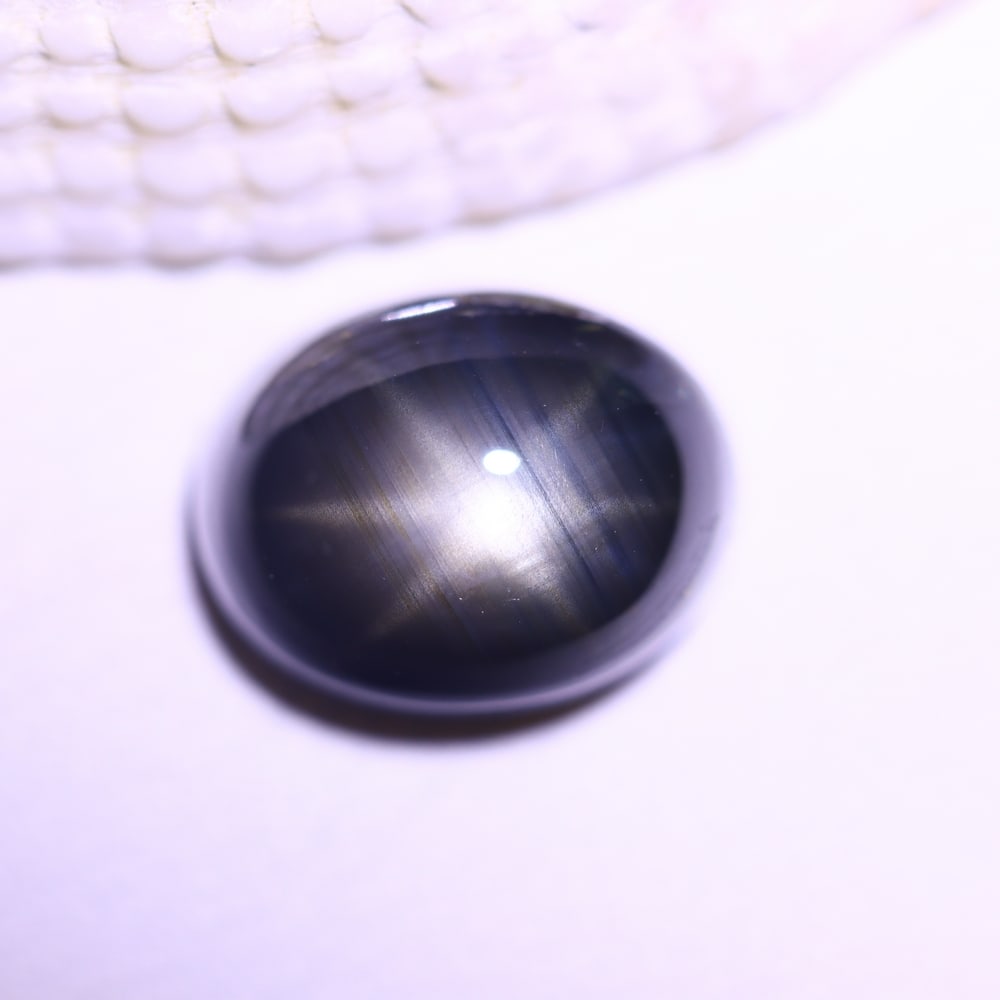 4.68cts 6 Rays Black Star Sapphire , 68E: Ksmith Heritage Auctioneers Subject: Natural 6 Rays Star Sapphire Origin: Myanmar Carat Weight: 4.68cts Dimension: 9.4x7.4x5.7 mm Treatment: Diffusion Type: Cabochon, Poli