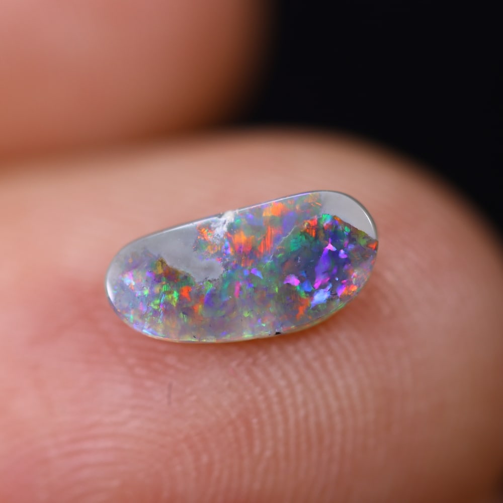 0.41Ct Australian Lightning Ridge Opal, 641B: Ksmith Heritage Auctioneers Subject: Natural Australian Opal Origin: Australia Carat Weight: 0.41cts Dimension: 8.4x3.9x1.9 mm