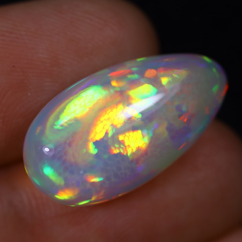 *8.88Ct Welo Opal Polished - Ethiopian Opal, 675B: Ksmith Heritage Auctioneers Subject: Natural Ethiopian Welo Opal Origin: Ethiopia Carat Weight: 8.88Ct Dimension: 21.6x11.6x6.3 mm Treatment: Natural Untreated Type: Cabochon,
