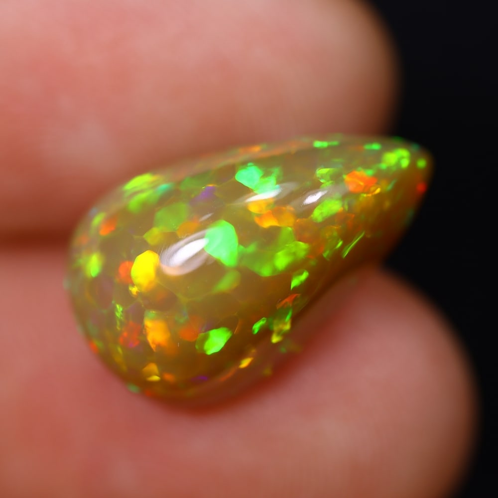 *5.63Ct Welo Opal Polished - Ethiopian Opal, 573B: Ksmith Heritage Auctioneers Subject: Natural Ethiopian Welo Opal Origin: Ethiopia Carat Weight: 5.63Ct Dimension: 16.5x10.1x7.6 mm Treatment: Natural Untreated Type: Cabochon,