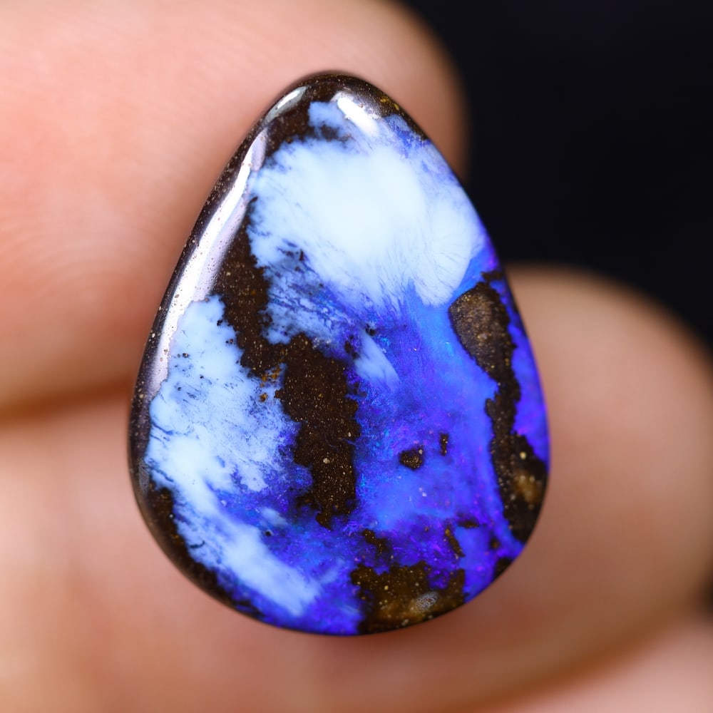14.18Ct Blue Boulder Opal - Australian Opal , 76E: Ksmith Heritage Auctioneers Subject: Natural Boulder Opal Origin: Australia Carat Weight: 14.18Ct Dimension: 18.8x14.2x5.1 mm Treatment: Natural Untreated Type: Cabochon,