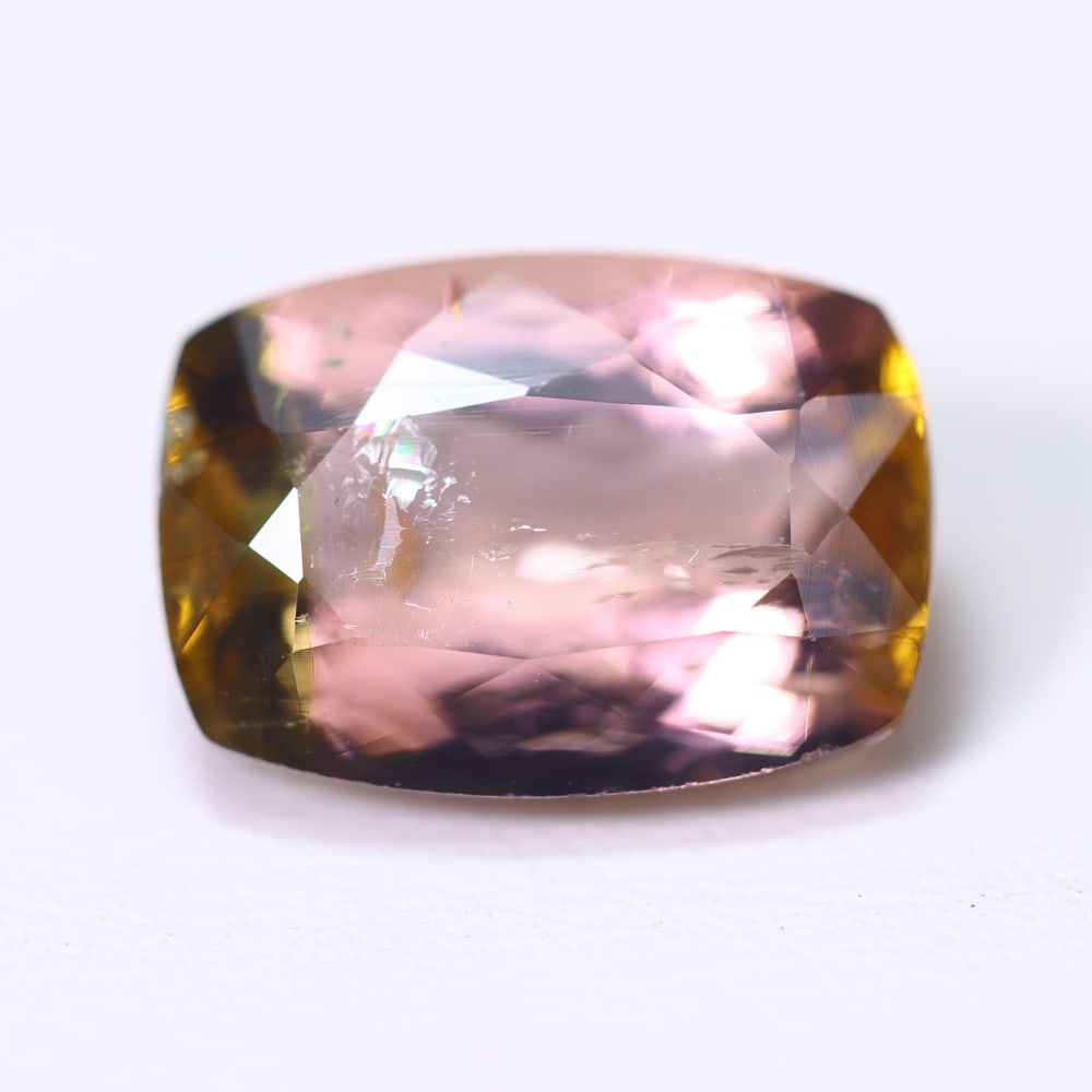 5.36cts Natural Watermelon Tourmaline - Bi-Colour Faceted Cut, 948B: Ksmith Heritage Auctioneers Subject: Natural Tourmaline Origin: Africa Carat Weight: 5.36cts Dimension: 12.5x8.8x6 mm Type: Faceted, Polished