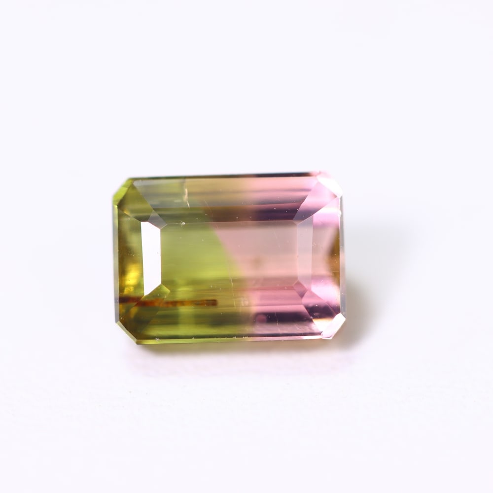 1.88cts Natural Watermelon Tourmaline - Bi-Colour Faceted Cut , 34E: Ksmith Heritage Auctioneers Subject: Natural Tourmaline Origin: Africa Carat Weight: 1.88 cts Dimension: 7.5x5.5x4.5 mm Type: Faceted, Polished