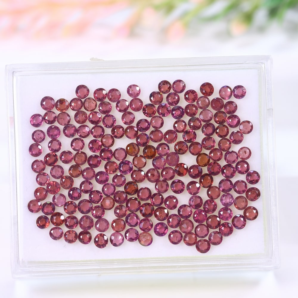 *14.87Ct Calibrated 2.5mm Red Ruby - Polished Faceted , 818B: Ksmith Heritage Auctioneers Subject: Natural Ruby Origin: Burma Carat Weight: 14.87Ct Dimension: 2.5x2.4x1.6 mm Treatment: Heated Type: Faceted, Polished