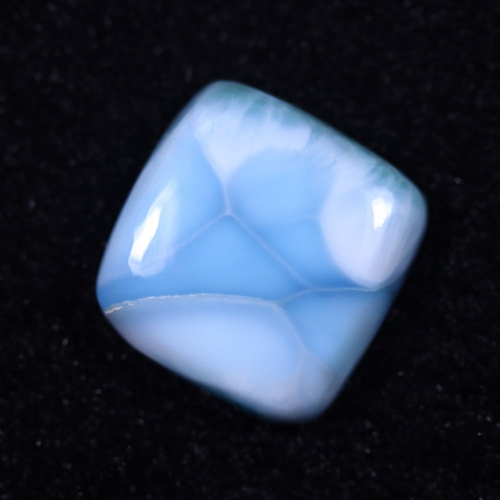 *25.95cts Natural Larimar - Polished Cabochon, 577B: Ksmith Heritage Auctioneers Subject: Natural Larimar Carat Weight: 25.95 cts Dimension: 19.4x18.8x6.5 mm Type: Cabochon, Polished