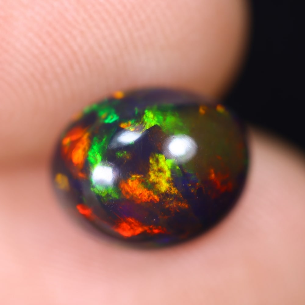 1.75Ct Welo Black Opal Polished - Ethiopian Opal , 786E: Ksmith Heritage Auctioneers Subject: Natural Ethiopian Welo Black Opal Origin: Ethiopia Carat Weight: 1.75Ct Dimension: 9.8x7.9x4.6 mm Treatment: Smoked Type: Cabochon, Po