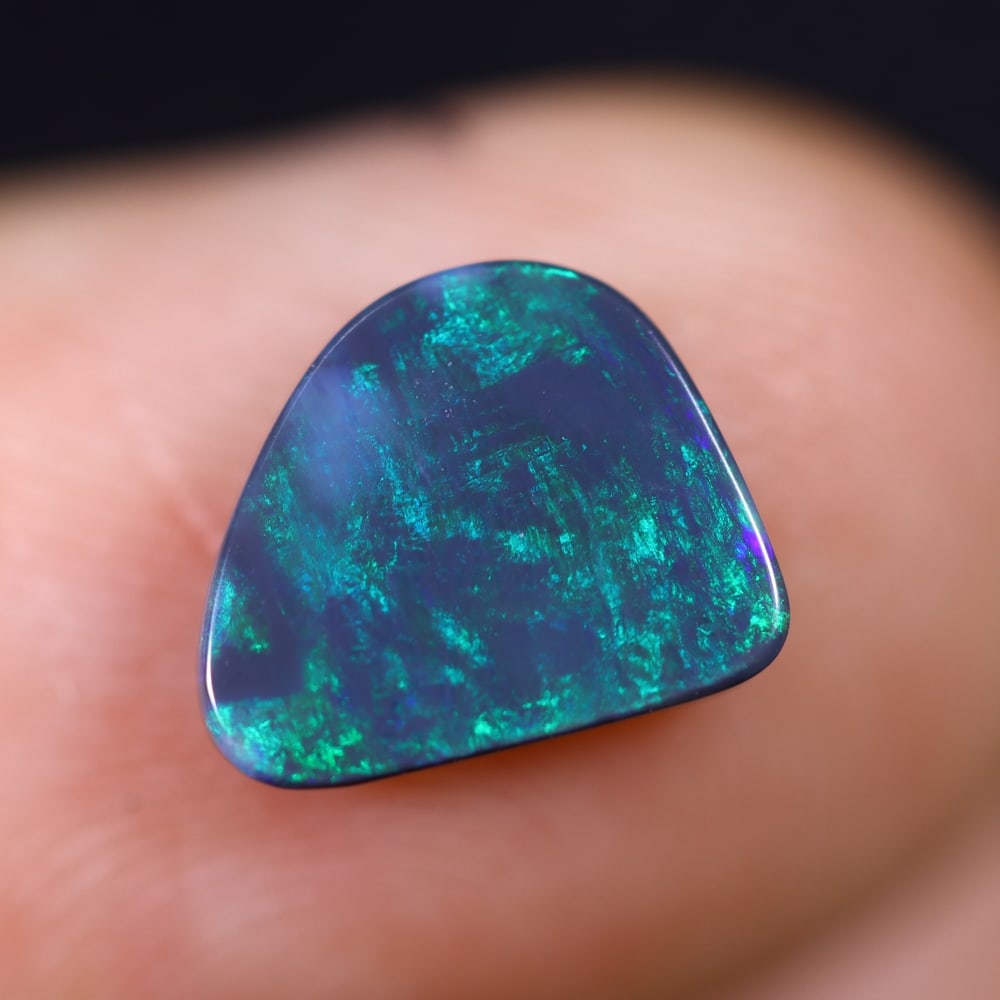 *0.80Ct Lightning Ridge Opal - Australian Opal , 98E: Ksmith Heritage Auctioneers Subject: Natural Lightning Ridge Opal Origin: Australia Carat Weight: 0.80Ct Dimension: 8.5x6.9x1.8 mm Treatment: Natural Untreated Type: Caboc