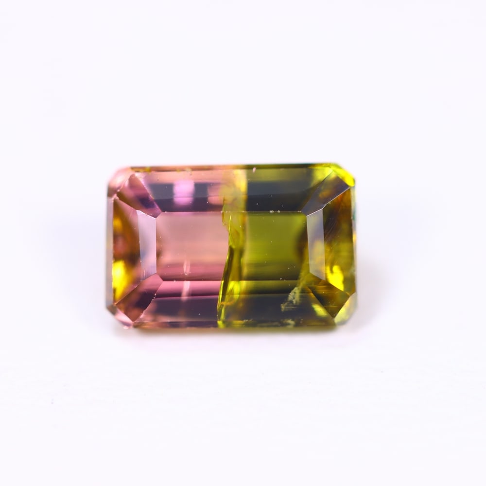 2.17cts Natural Watermelon Tourmaline - Bi-Colour Faceted Cut , 9E: Ksmith Heritage Auctioneers Subject: Natural Tourmaline Origin: Africa Carat Weight: 2.17 cts Dimension: 8.5x5.5x4.4 mm Type: Faceted, Polished