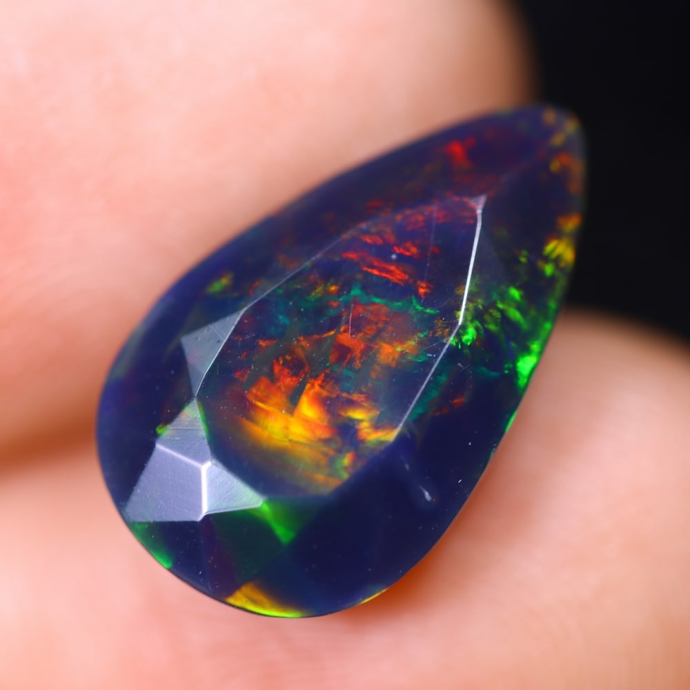 3.48Ct Welo Black Opal - Ethiopian Opal - Faceted Polished , 49E: Ksmith Heritage Auctioneers Subject: Natural Ethiopian Welo Black Opal Origin: Ethiopia Carat Weight: 3.48Ct Dimension: 16.5x10.1x5.7 mm Treatment: Smoked Type: Faceted, P