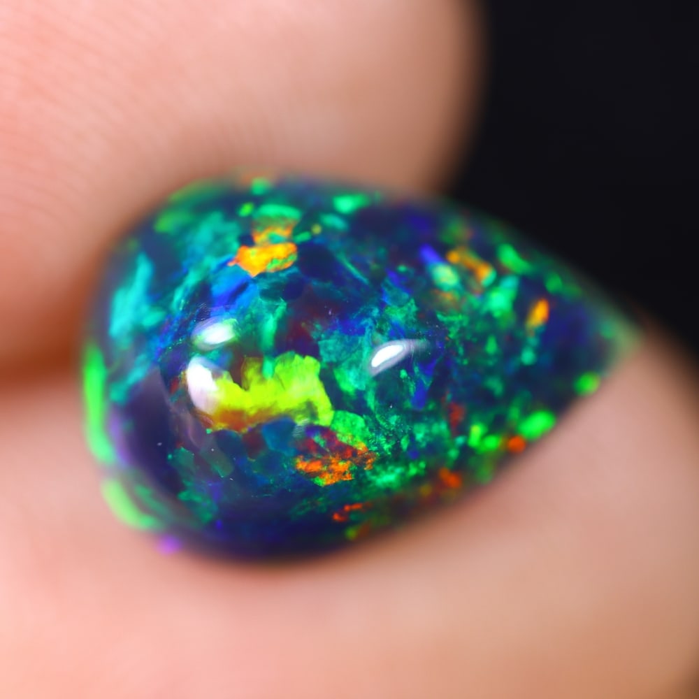 3.05Ct Welo Black Opal Polished - Ethiopian Opal , 102E: Ksmith Heritage Auctioneers Subject: Natural Ethiopian Welo Black Opal Origin: Ethiopia Carat Weight: 3.05Ct Dimension: 13.8x9.8x6 mm Treatment: Smoked Type: Cabochon, Pol