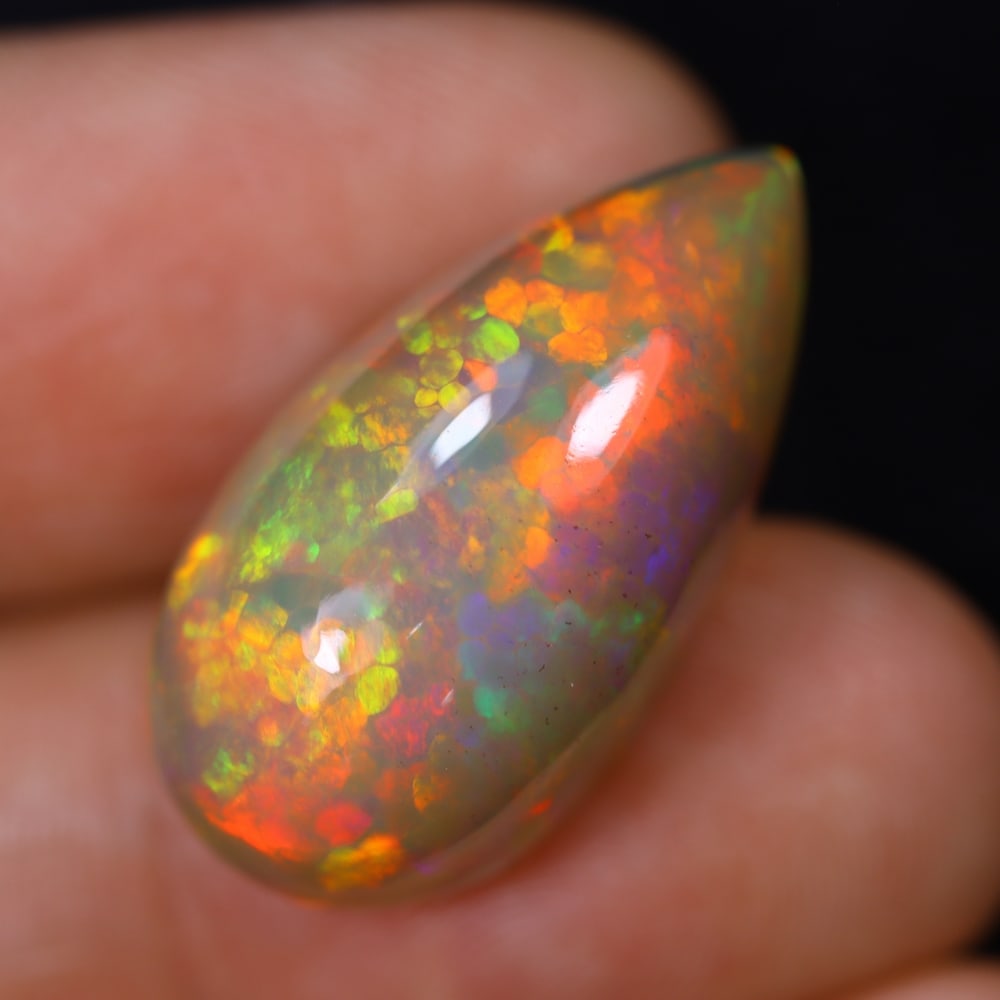 *13.72Ct Welo Opal Polished - Ethiopian Opal, 580B: Ksmith Heritage Auctioneers Subject: Natural Ethiopian Welo Opal Origin: Ethiopia Carat Weight: 13.72Ct Dimension: 23.7x12.5x9.9 mm Treatment: Natural Untreated Type: Cabochon,