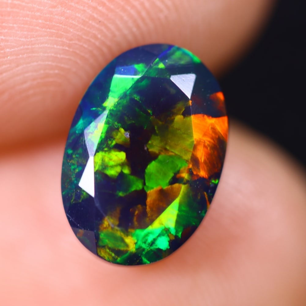 1.67Ct Welo Black Opal Faceted Polished - Ethiopian Opal , 822E: Ksmith Heritage Auctioneers Subject: Natural Ethiopian Welo Black Opal Origin: Ethiopia Carat Weight: 1.67Ct Dimension: 11.1x7.7x4.5 mm Treatment: Smoked Type: Faceted, Po