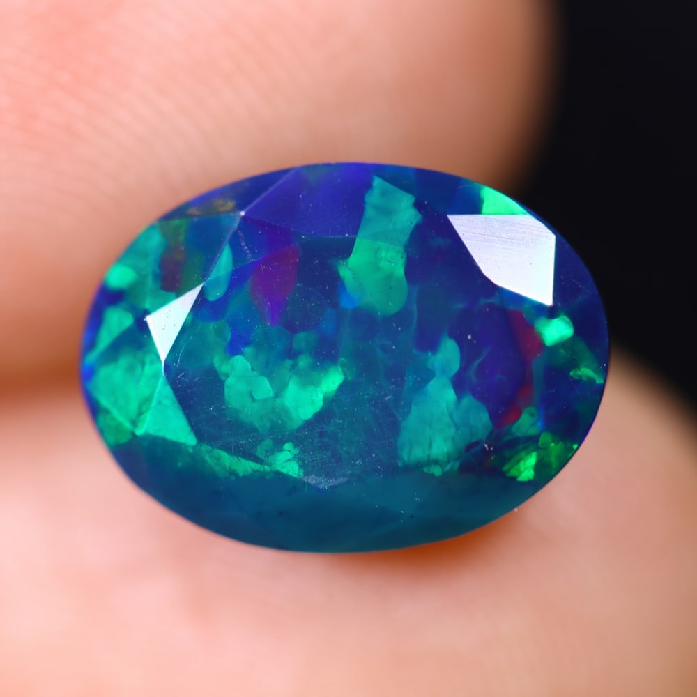 2.75Ct Welo Black Opal Polished - Ethiopian Opal , 832E: Ksmith Heritage Auctioneers Subject: Natural Ethiopian Welo Black Opal Origin: Ethiopia Carat Weight: 2.75Ct Dimension: 12.1x9x6.5 mm Treatment: Smoked Type: Faceted, Poli