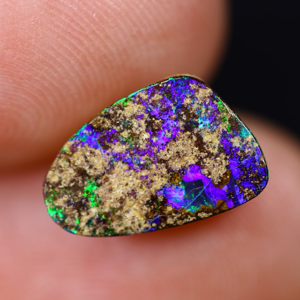*2.28Ct Yowah Boulder Opal - Australian Opal , 94E: Ksmith Heritage Auctioneers Subject: Natural Yowah Boulder Opal Origin: Australia Carat Weight: 2.28Ct Dimension: 12x7.8x3.4 mm Treatment: Natural Untreated Type: Cabochon