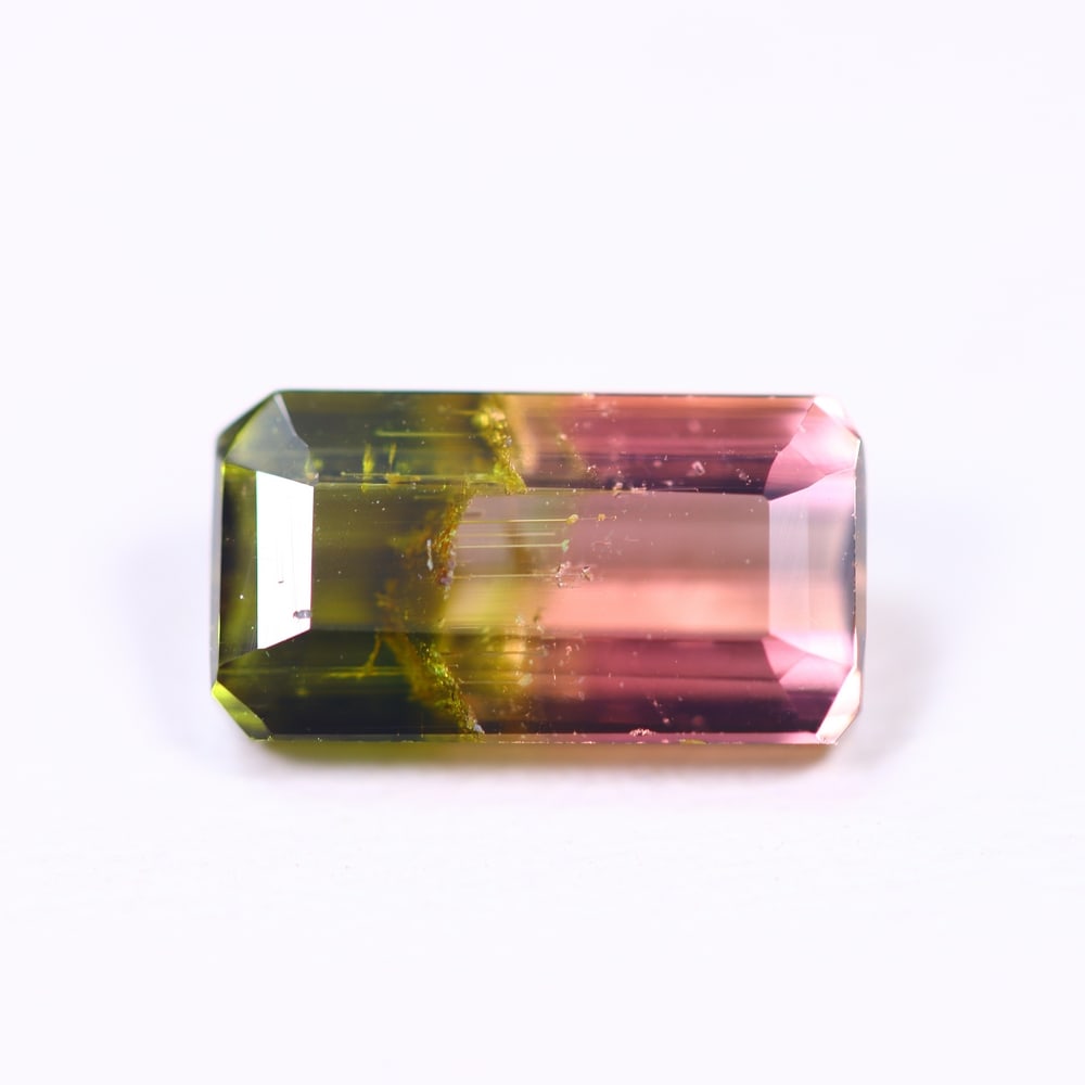 2.38cts Natural Watermelon Tourmaline - Bi-Colour Faceted Cut , 40E: Ksmith Heritage Auctioneers Subject: Natural Tourmaline Origin: Africa Carat Weight: 2.38 cts Dimension: 10x5.3x3.9 mm Type: Faceted, Polished