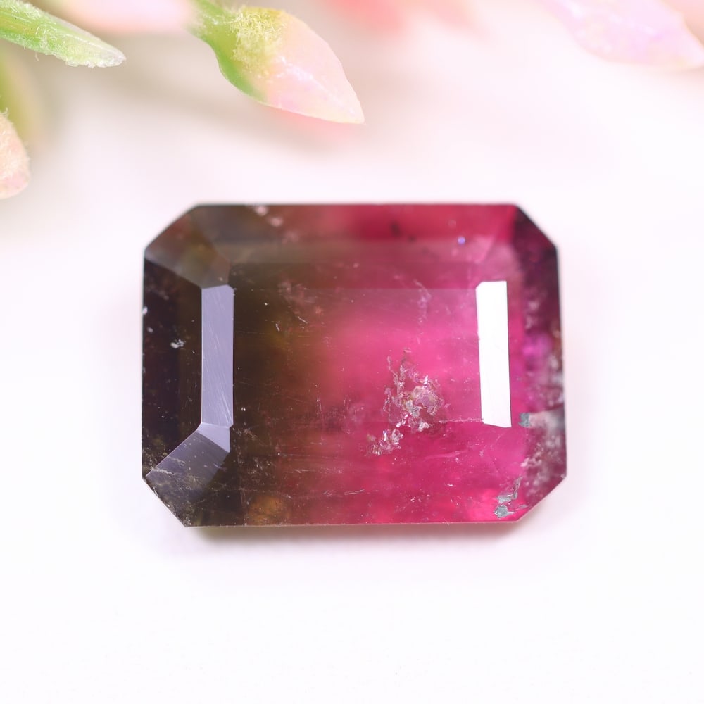 3.56cts Natural Watermelon Tourmaline - Bi-Colour Faceted Cut , 47E: Ksmith Heritage Auctioneers Subject: Natural Tourmaline Origin: Africa Carat Weight: 3.56cts Dimension: 11.5x9x3.8 mm Type: Faceted, Polished