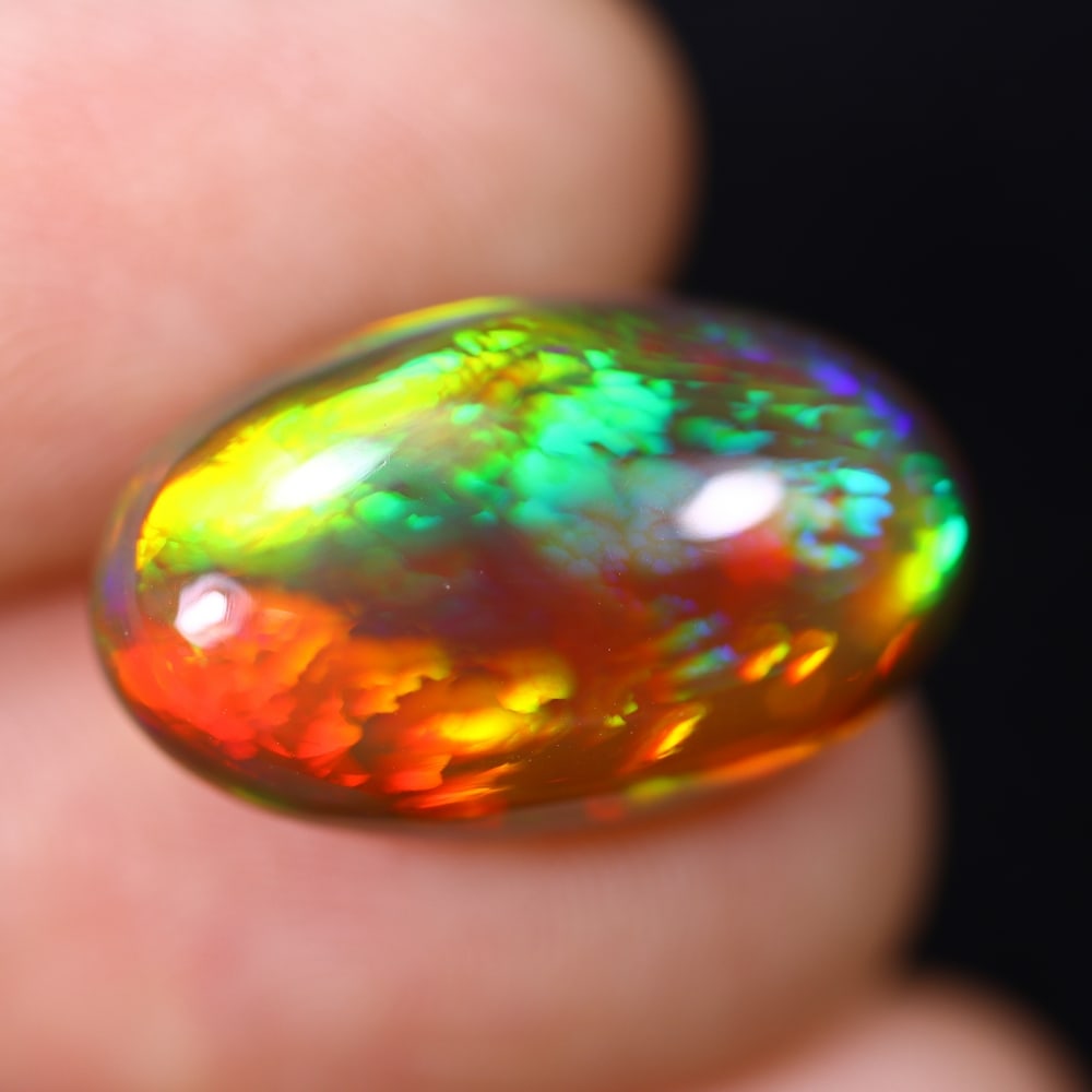 *8.97Ct Welo Opal Polished - Ethiopian Opal, 805B: Ksmith Heritage Auctioneers Subject: Natural Ethiopian Welo Opal Origin: Ethiopia Carat Weight: 8.97Ct Dimension: 19.5x11.5x6.9 mm Treatment: Natural Untreated Type: Cabochon,