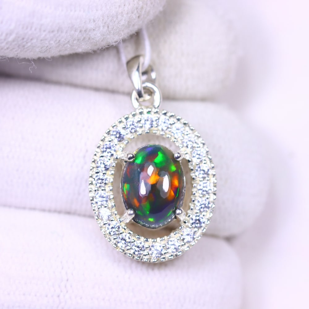 Silver Pendant with Ethiopian Black Opal 3.5grams - 925 Sterling Silver , 753E: Ksmith Heritage Auctioneers Subject: Opal & Simulated Diamond Silver Pendant Carat Weight: 3.5 grams (approx.) Dimension: Opal 10x7mm, Pendant 22x15mm