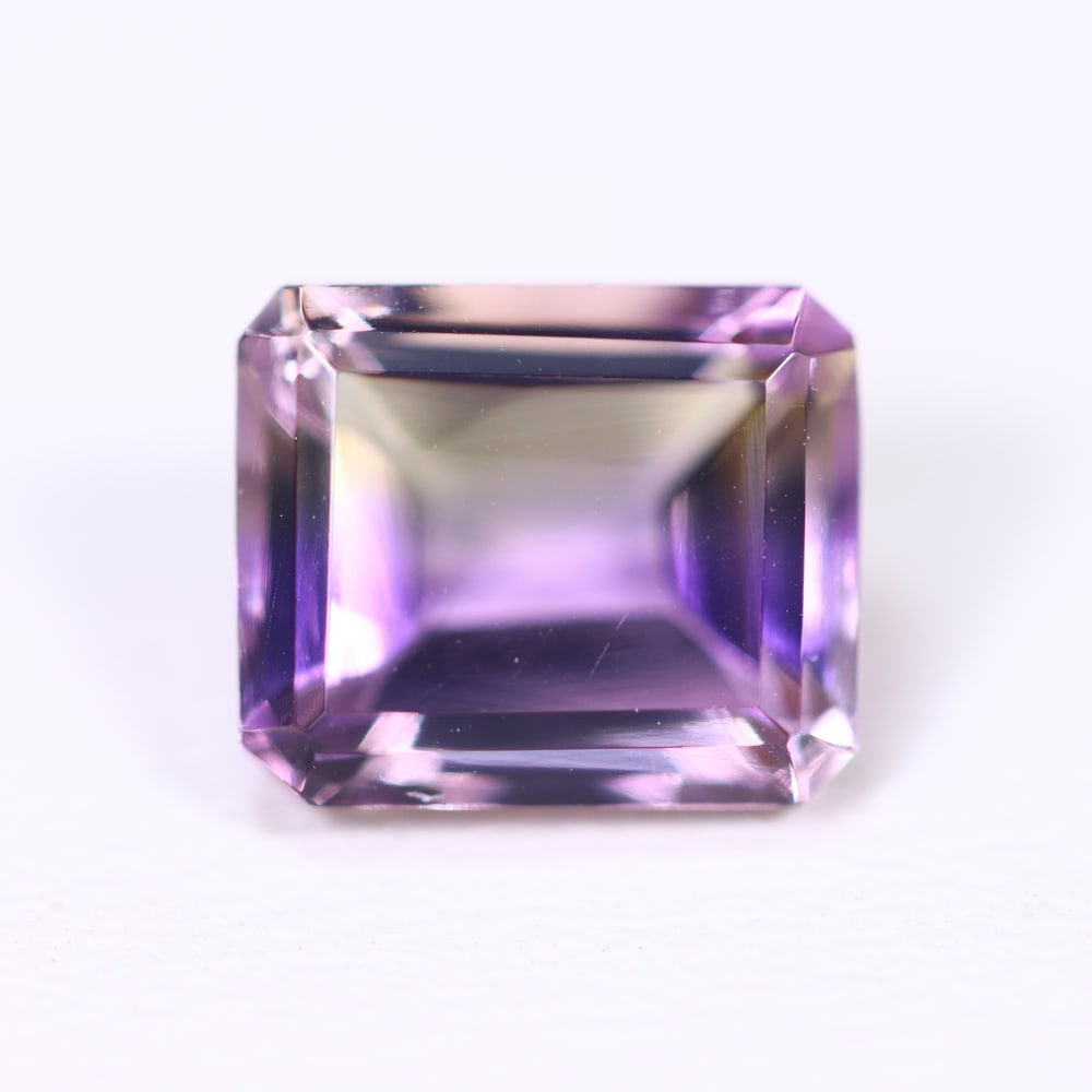 2.57Cts Bi-Colour Ametrine - Polished Faceted Cut , 584E: Ksmith Heritage Auctioneers Subject: Natural Ametrine Origin: Bolivia Carat Weight: 2.57Ct Dimension: 8.6x7.2x4.8 mm Treatment: Unheated Type: Faceted, Polished