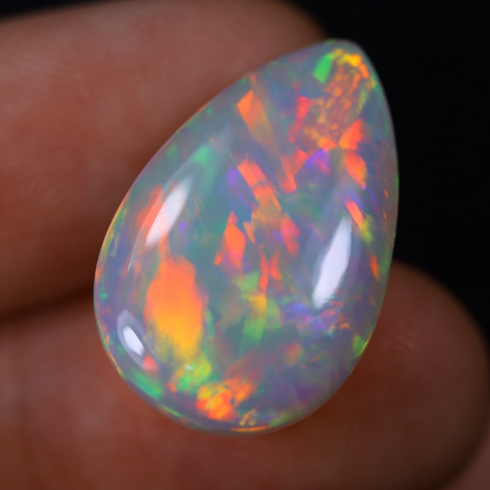 *11.35Ct Welo Opal Polished - Ethiopian Opal, 1169B: Ksmith Heritage Auctioneers Subject: Natural Ethiopian Welo Opal Origin: Ethiopia Carat Weight: 11.35Ct Dimension: 21.2x14x7.8 mm Treatment: Natural Untreated Type: Cabochon, P