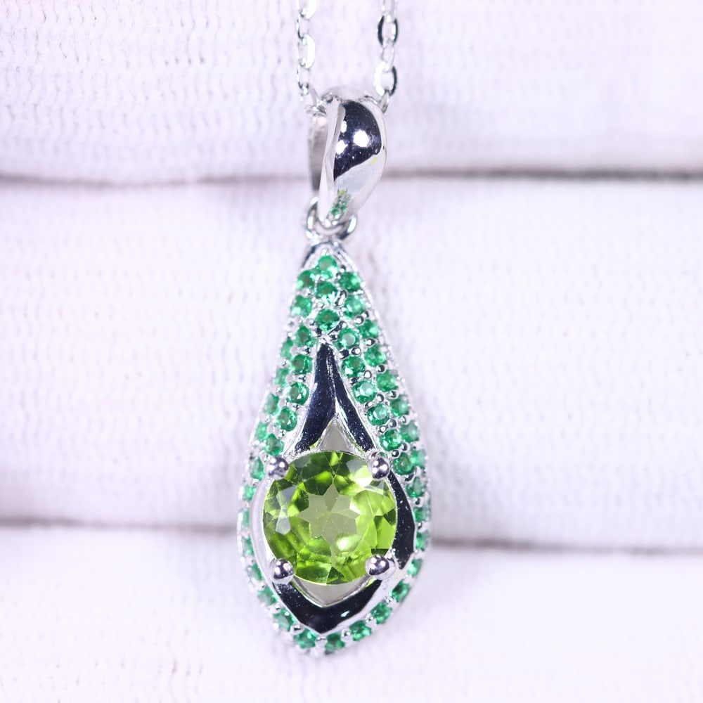 Necklace 18inches Peridot & Simulated CZ - 925 Sterling Silver , 506E: Ksmith Heritage Auctioneers Subject: Natural Peridot, Simulated CZ Origin: Thailand Carat Weight: 2.88g Dimension: Gemstone 1-6mm Type: Necklace