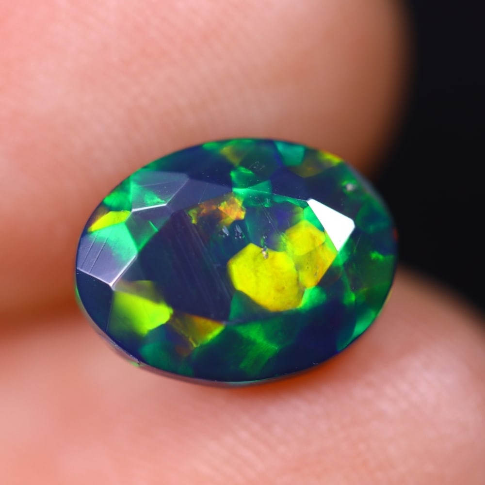 1.61Ct Welo Black Faceted Opal Polished - Ethiopian Opal , 532E: Ksmith Heritage Auctioneers Subject: Natural Ethiopian Welo Black Opal Origin: Ethiopia Carat Weight: 1.61Ct Dimension: 9.9x7.5x5.3 mm Treatment: Smoked Type: Faceted, Pol