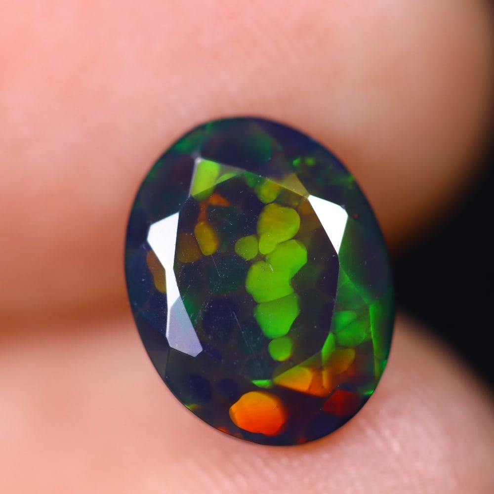 1.27Ct Welo Black Faceted Opal Polished - Ethiopian Opal , 508E: Ksmith Heritage Auctioneers Subject: Natural Ethiopian Welo Black Opal Origin: Ethiopia Carat Weight: 1.27Ct Dimension: 10.1x7.8x3.8 mm Treatment: Smoked Type: Faceted, Po