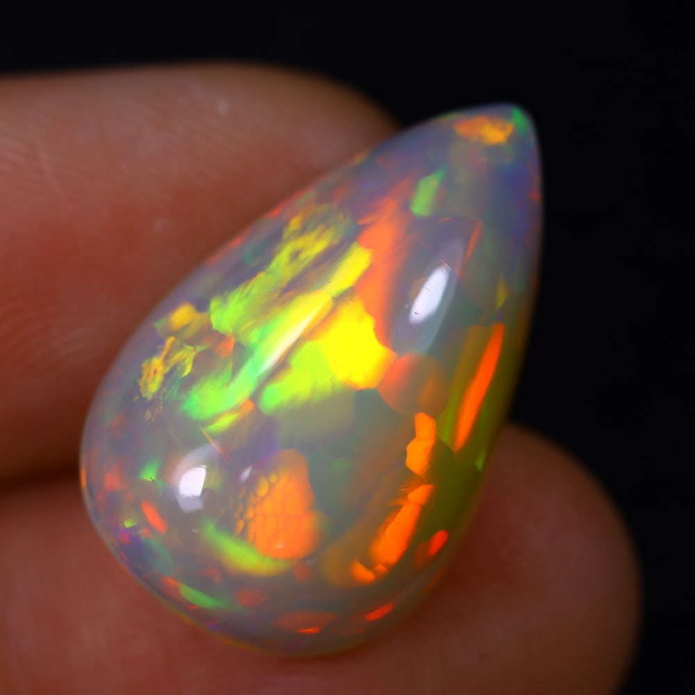 *10.27Ct Welo Opal Polished - Ethiopian Opal , 385E: Ksmith Heritage Auctioneers Subject: Natural Ethiopian Welo Opal Origin: Ethiopia Carat Weight: 10.27Ct Dimension: 22.4x14.2x6.8 mm Treatment: Natural Untreated Type: Cabo