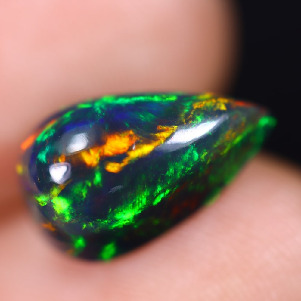 2.78Ct Welo Black Opal Polished - Ethiopian Opal, 1238B: Ksmith Heritage Auctioneers Subject: Natural Ethiopian Welo Black Opal Origin: Ethiopia Carat Weight: 2.78Ct Dimension: 13.2x7.9x6 mm Treatment: Smoked Type: Cabochon, Polished