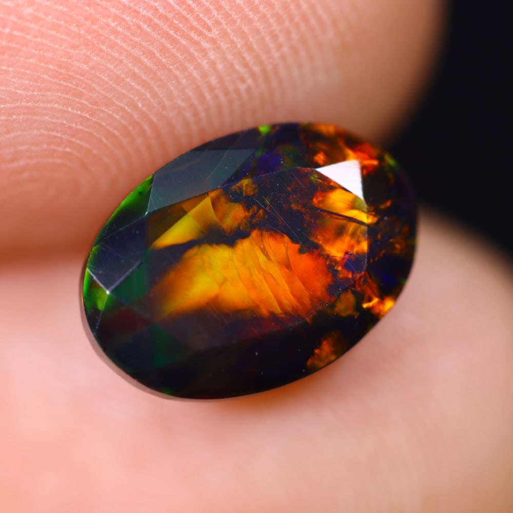 1.97Ct Welo Black Opal Faceted Polished - Ethiopian Opal , 426E: Ksmith Heritage Auctioneers Subject: Natural Ethiopian Welo Black Opal Origin: Ethiopia Carat Weight: 1.97Ct Dimension: 11.1x7.9x4.8 mm Treatment: Smoked Type: Faceted, Po