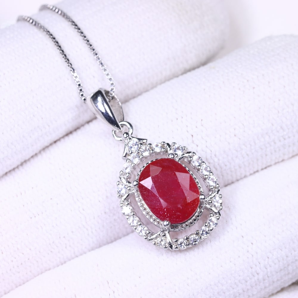 Necklace Ruby & White Topaz - 925 Sterling Silver - Plated 14K White Gold , 521E: Ksmith Heritage Auctioneers Subject: Natural Ruby & White Topaz Origin: Thailand Carat Weight: 3.76g Dimension: 7x9mm Type: Necklace