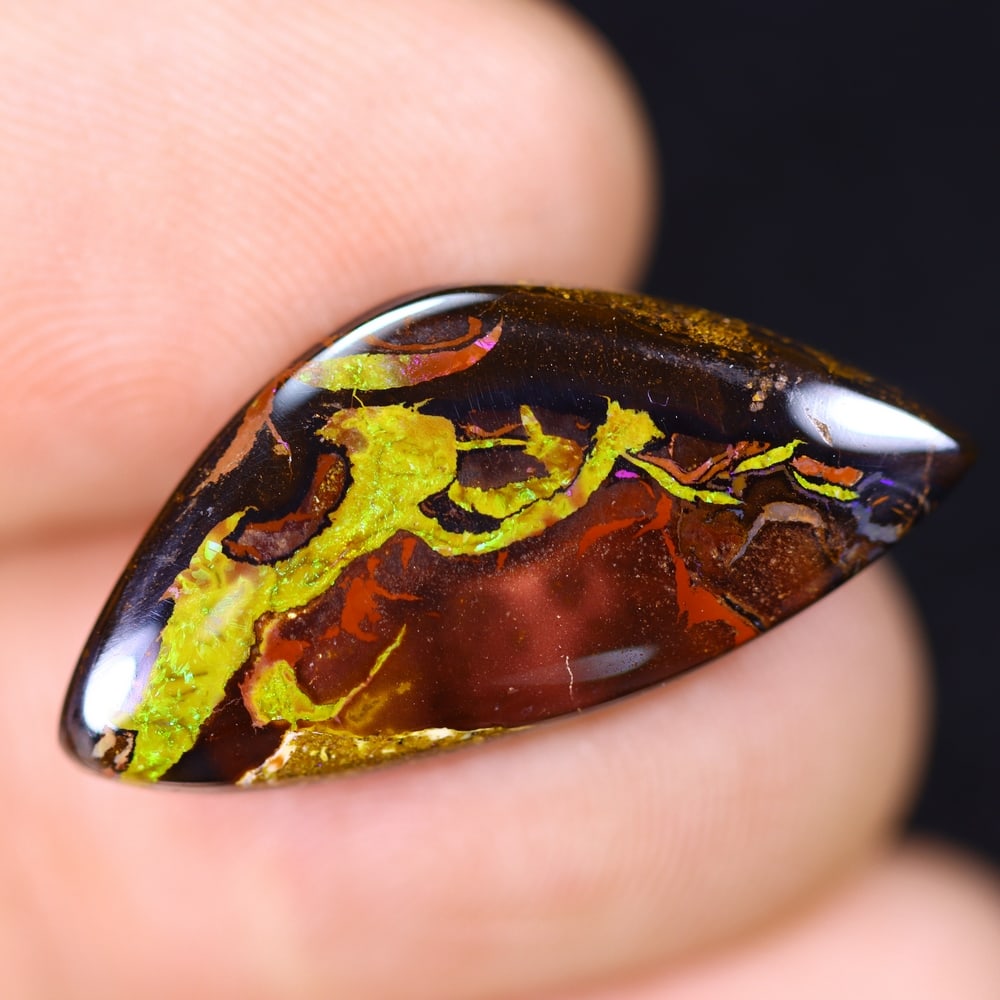 9.40Ct Boulder Opal - Australian Opal , 302E: Ksmith Heritage Auctioneers Subject: Natural Boulder Opal Origin: Australia Carat Weight: 9.40Ct Dimension: 24.1x11.4x3.6 mm Treatment: Natural Untreated Type: Cabochon, P