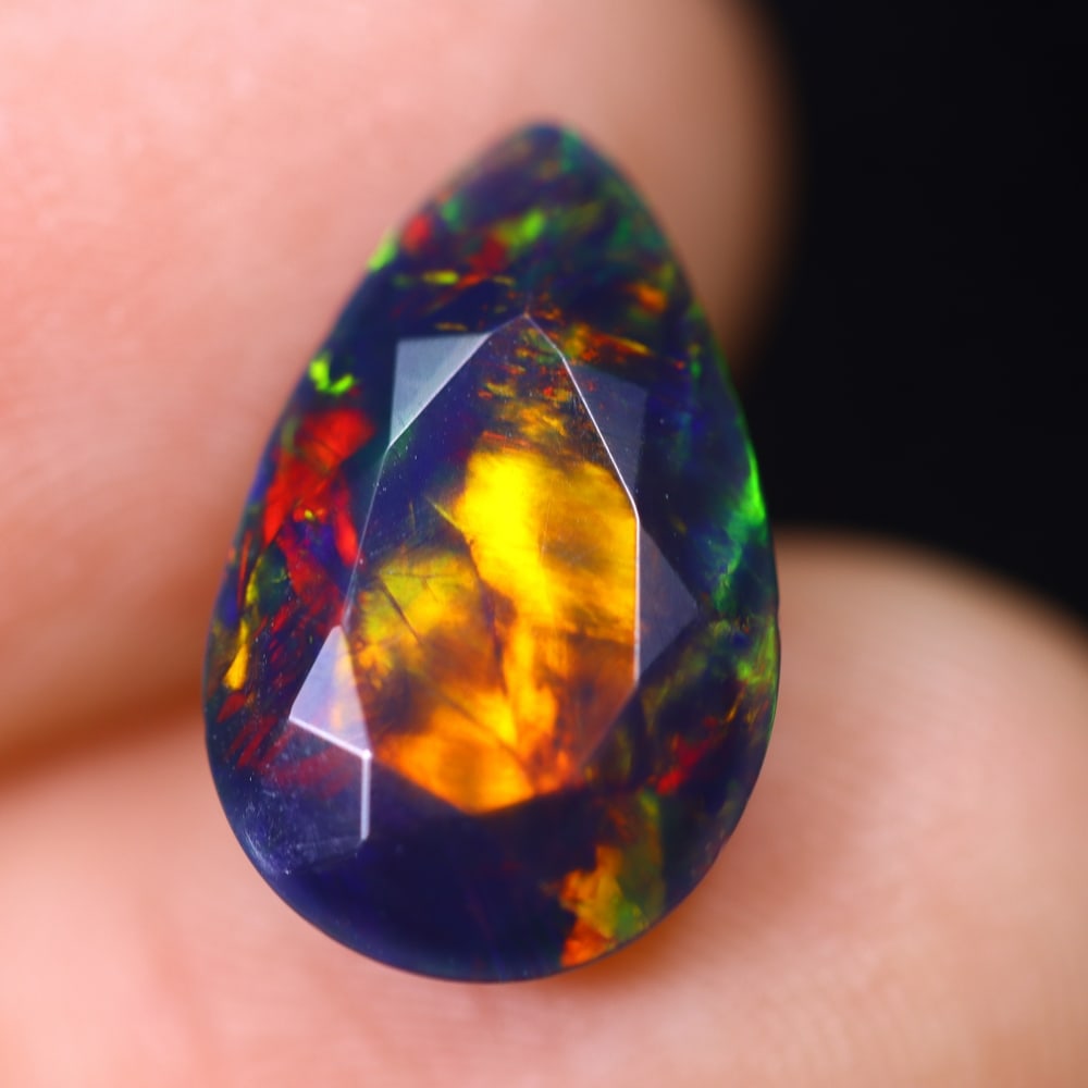 2.65Ct Welo Black Opal - Ethiopian Opal - Faceted Polished , 456E: Ksmith Heritage Auctioneers Subject: Natural Ethiopian Welo Black Opal Origin: Ethiopia Carat Weight: 2.65Ct Dimension: 14.8x9.6x5.4 mm Treatment: Smoked Type: Faceted, Po