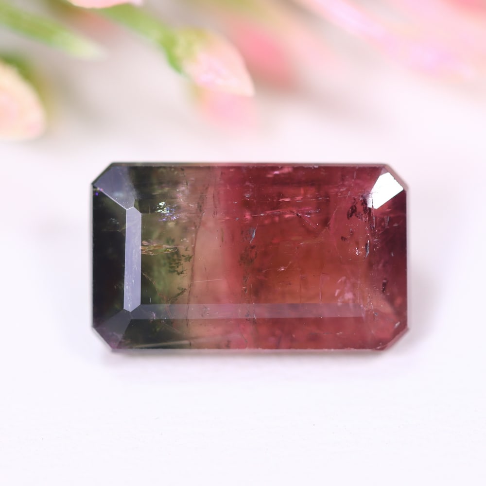 5.81cts Natural Watermelon Tourmaline - Bi-Colour Faceted Cut , 629E: Ksmith Heritage Auctioneers Subject: Natural Tourmaline Origin: Africa Carat Weight: 5.81 cts Dimension: 13.7x8.2x5.3 mm Type: Faceted, Polished