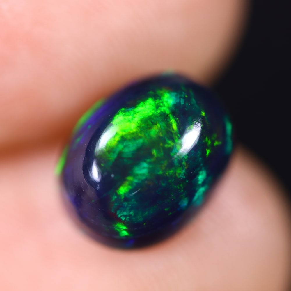 2.57Ct Welo Black Opal Polished - Ethiopian Opal , 543E: Ksmith Heritage Auctioneers Subject: Natural Ethiopian Welo Black Opal Origin: Ethiopia Carat Weight: 2.57Ct Dimension: 10.4x8.1x5.6 mm Treatment: Smoked Type: Cabochon, P
