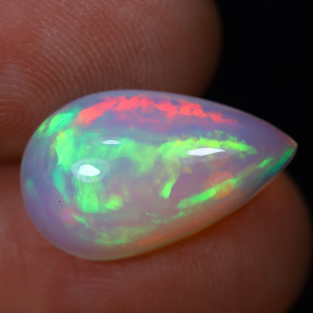 4.38Ct Welo Opal Polished - Ethiopian Opal, 1026B: Ksmith Heritage Auctioneers Subject: Natural Ethiopian Welo Opal Origin: Ethiopia Carat Weight: 4.38Ct Dimension: 16.9x10.1x6.5 mm Treatment: Natural Untreated Type: Cabochon,