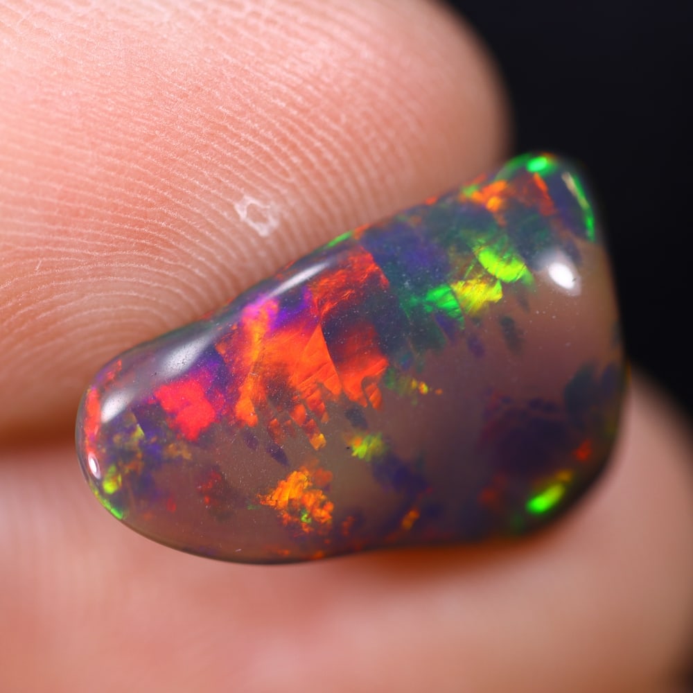 4.51Ct Natural Freeform Black Opal - 17x9x9mm - Polished Rough , 578E: Ksmith Heritage Auctioneers Subject: Natural Opal Origin: Ethiopia Treatment: Smoked Shape: Freeform Type: Polished Rough