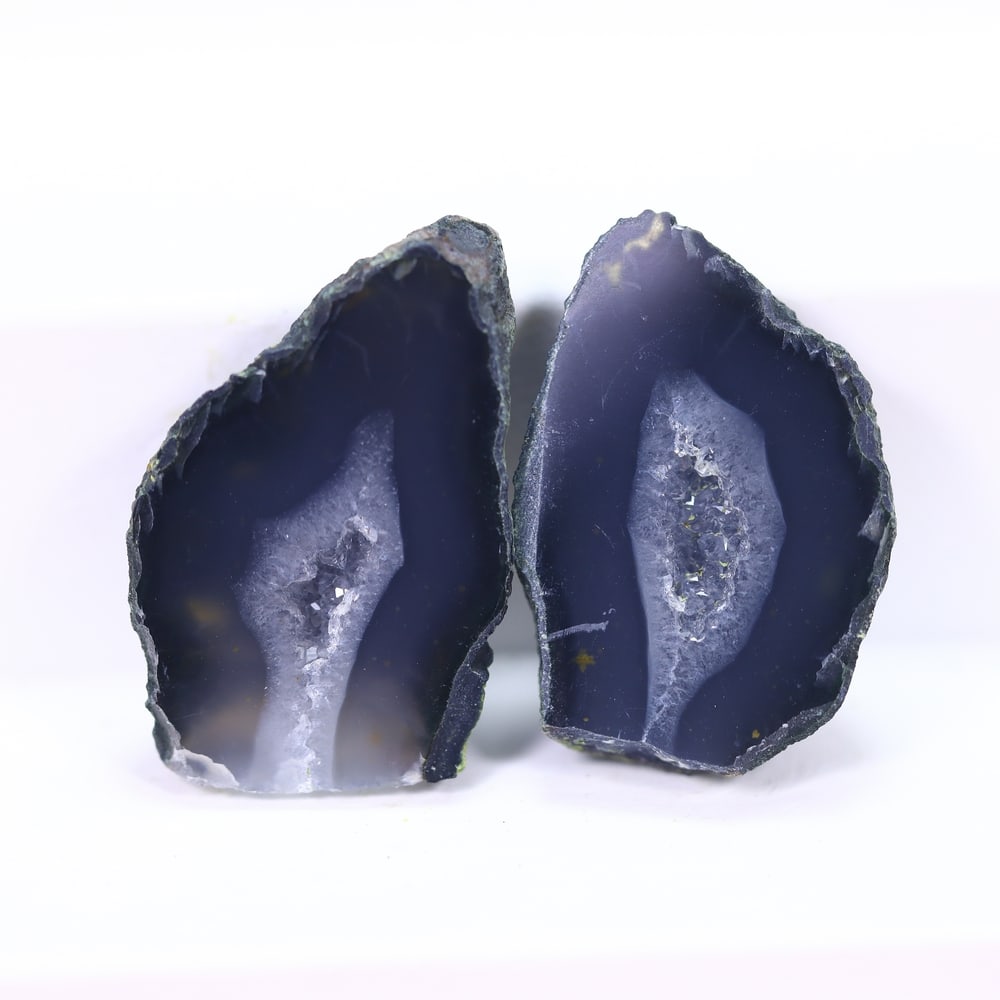 4.8g Mexican Geode Druzy - Mineral Rough , 687E: Ksmith Heritage Auctioneers Subject: Natural Mexican Geode Druzy Origin: Mexico Carat Weight: 4.8g Dimension: 19x13 mm Treatment: Natural Untreated Shape: Freeform T