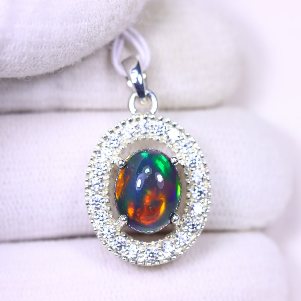 Silver Pendant with Ethiopian Black Opal 3.5grams - 925 Sterling Silver , 694E: Ksmith Heritage Auctioneers Subject: Opal & Simulated Diamond Silver Pendant Carat Weight: 3.5 grams (approx.) Dimension: Opal 10x7mm, Pendant 22x15mm
