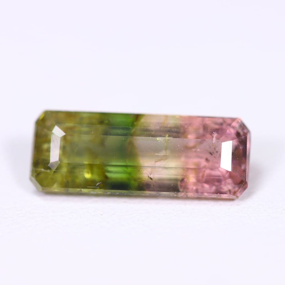 2.49cts Natural Watermelon Tourmaline - Bi-Colour Faceted Cut, 963B: Ksmith Heritage Auctioneers Subject: Natural Tourmaline Origin: Africa Carat Weight: 2.49cts Dimension: 13.6x5.1x3.7 mm Type: Faceted, Polished