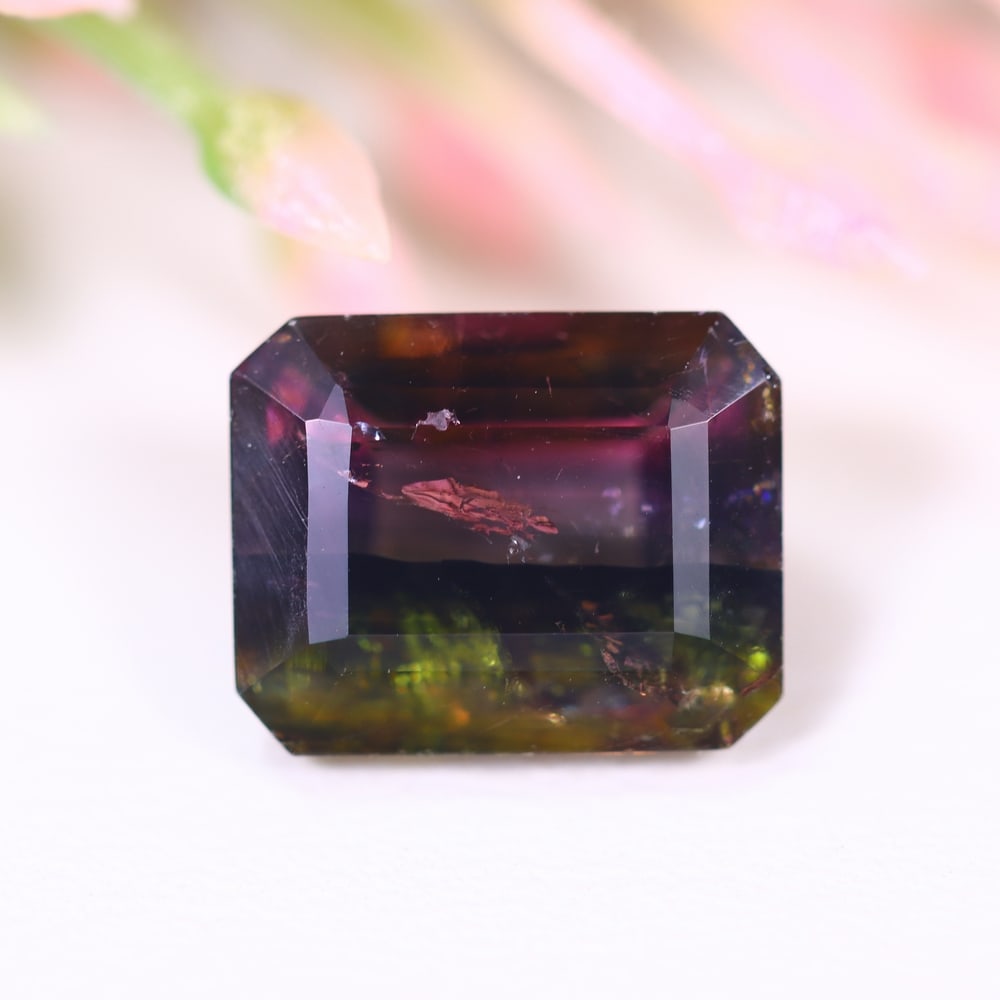 3.53cts Natural Watermelon Tourmaline - Bi-Colour Faceted Cut , 379E: Ksmith Heritage Auctioneers Subject: Natural Tourmaline Origin: Africa Carat Weight: 3.53cts Dimension: 10x8x5 mm Type: Faceted, Polished