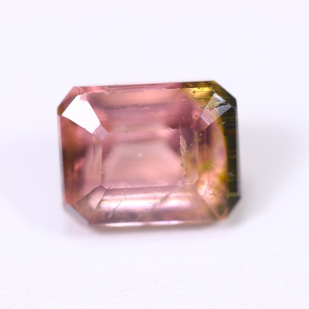 2.91cts Natural Watermelon Tourmaline - Bi-Colour Faceted Cut, 976B: Ksmith Heritage Auctioneers Subject: Natural Tourmaline Origin: Africa Carat Weight: 2.91cts Dimension: 8.5x6.7x6 mm Type: Faceted, Polished